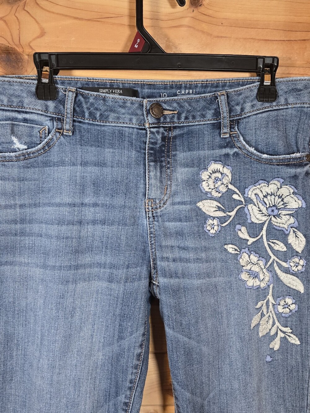 Simply Vera Vera Wang Embroidered Denim Capri Pants Floral Light Wash Women's 10